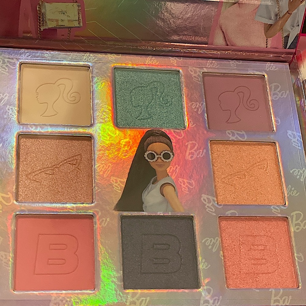 Barbie Beauty Set — Eyeshadow Palette, Makeup Brushes, and Mirror - Picture 13 of 16